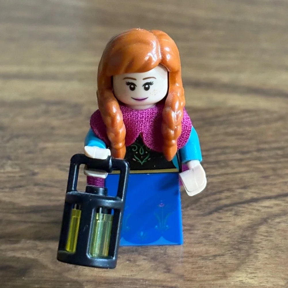 LEGO Disney Frozen Anna Minifigure Magenta Cape Lantern Double Sided Head Doll